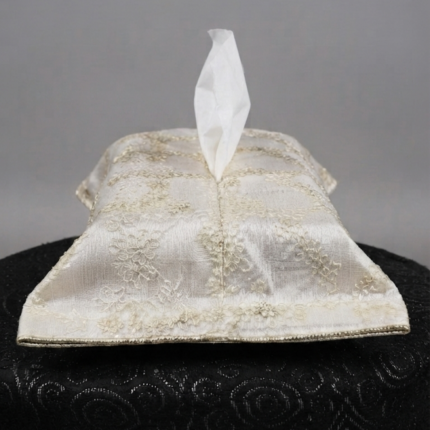 Dimora Bella – Ivory Floral Embroidered Tissue Box Holder